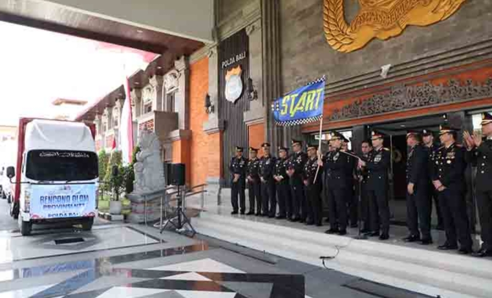 Polda Bali Kirim Lima Truk Bantuan untuk Korban Bencana di NTT, Dapur Lapangan dan Tim Psikologi Turut Disiapkan